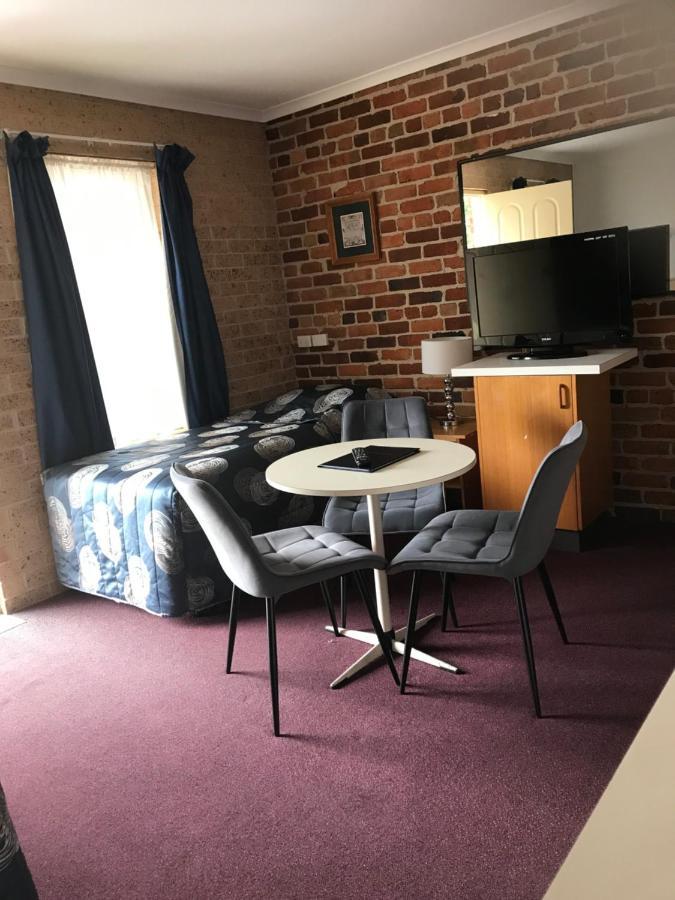 آرميدال Cedar Lodge Motel المظهر الخارجي الصورة