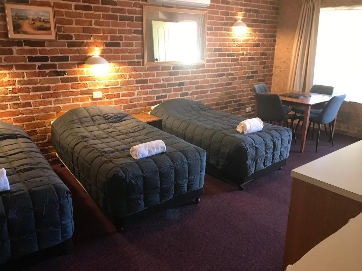 آرميدال Cedar Lodge Motel المظهر الخارجي الصورة