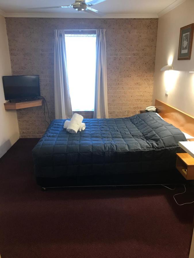 آرميدال Cedar Lodge Motel المظهر الخارجي الصورة